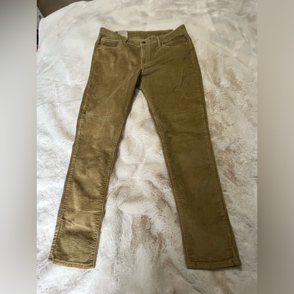 *NWT* Levi’s 711 Skinny corduroys. Size 33x30
